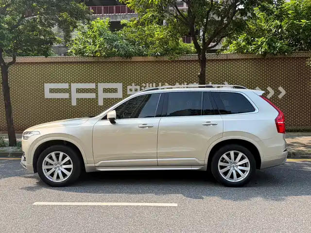 Volvo XC90 2018 T6 Momentum 7-Seater — фото 3