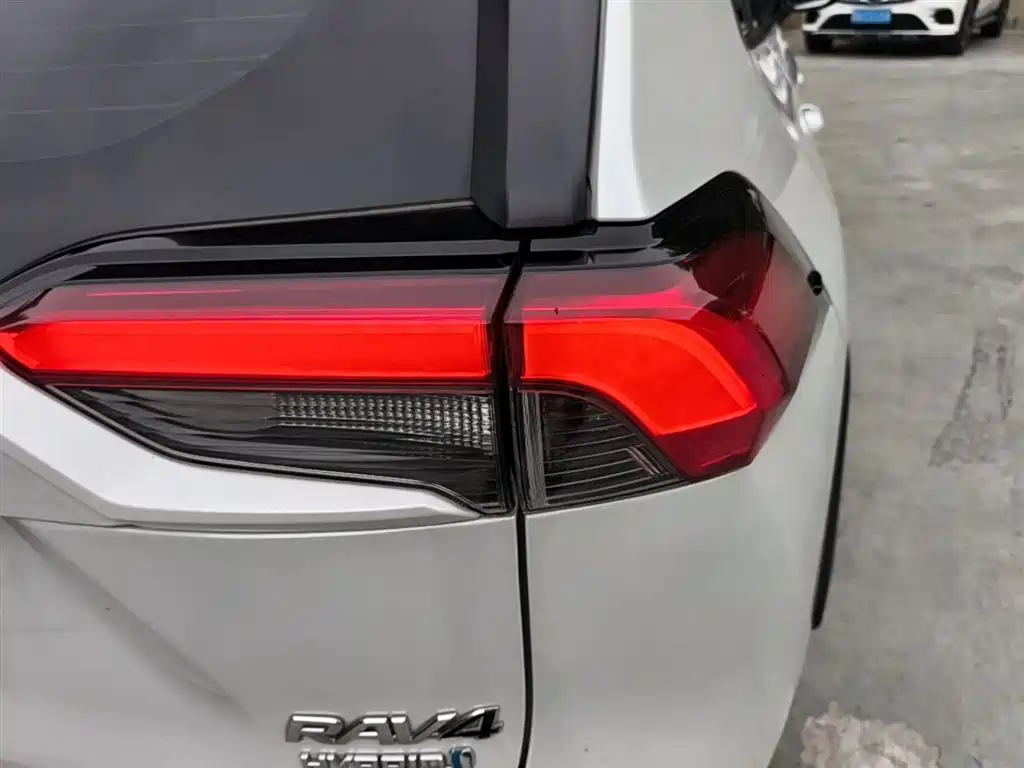 Toyota RAV4 Rongfang 2021 Facelift Hybrid 2.5L E-CVT 4WD Elite PLUS фото 8