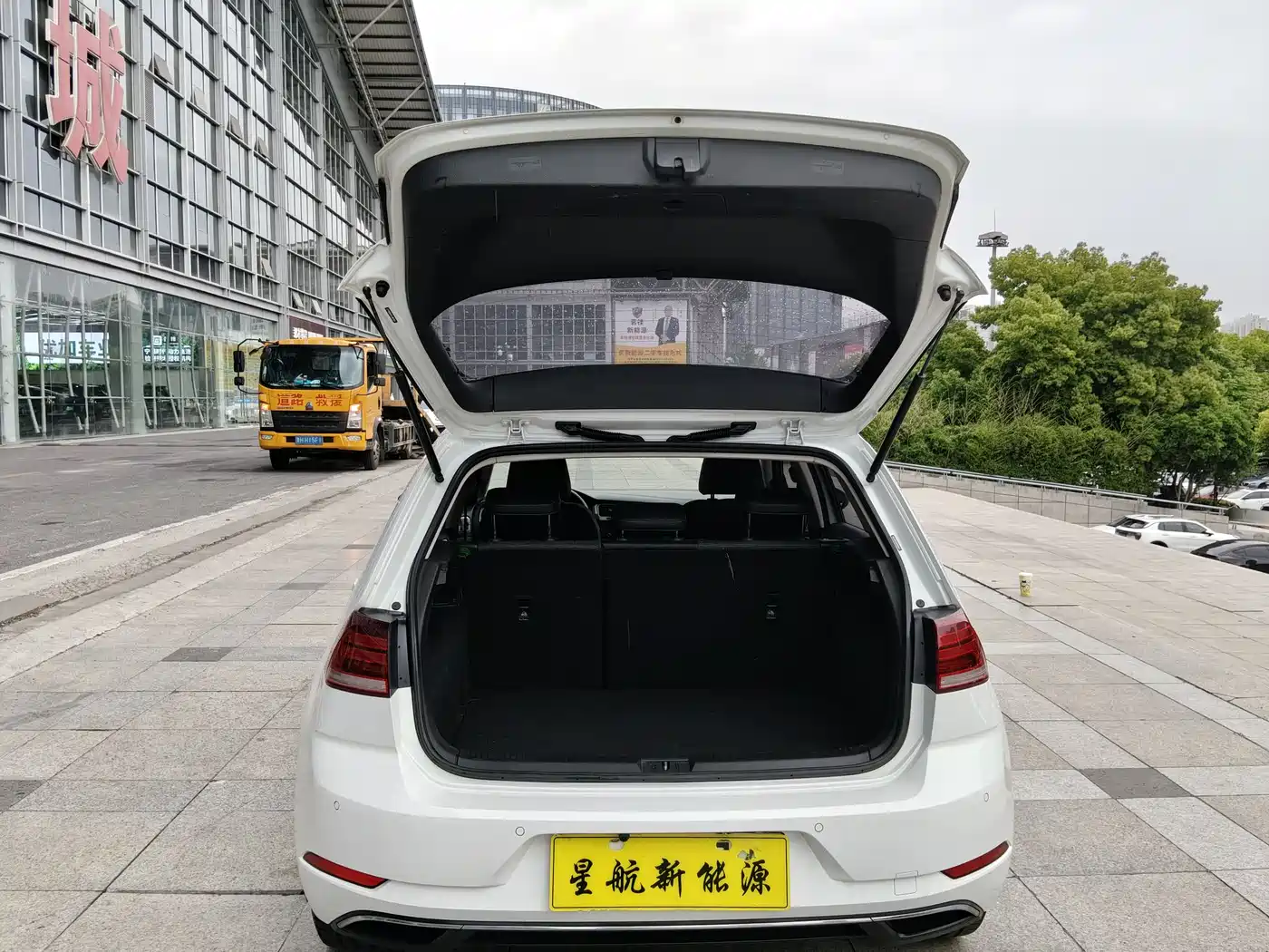 Volkswagen Golf Electric 2020 Chi фото 9