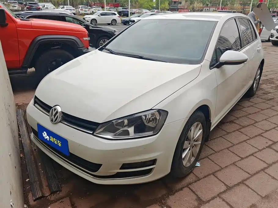 Volkswagen Golf 2015 1.6L Automatic Fashion фото 2