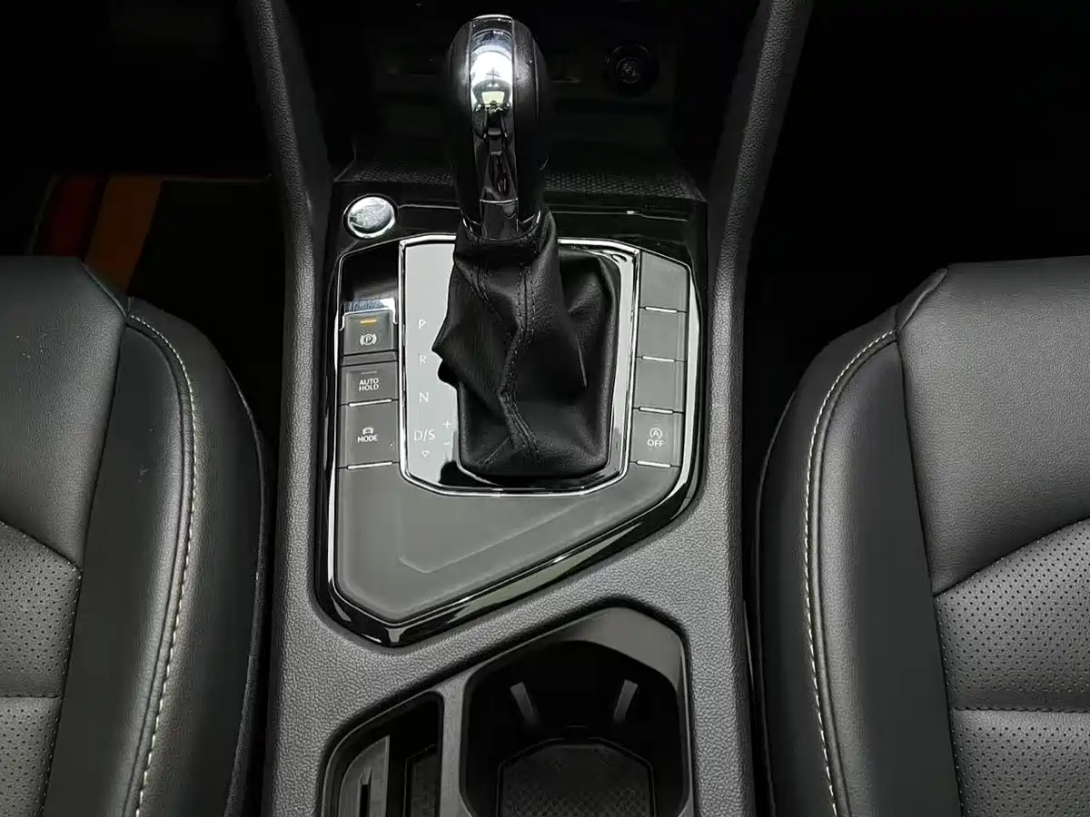 Volkswagen Tharu 2022 280TSI FWD Luxury Edition фото 11