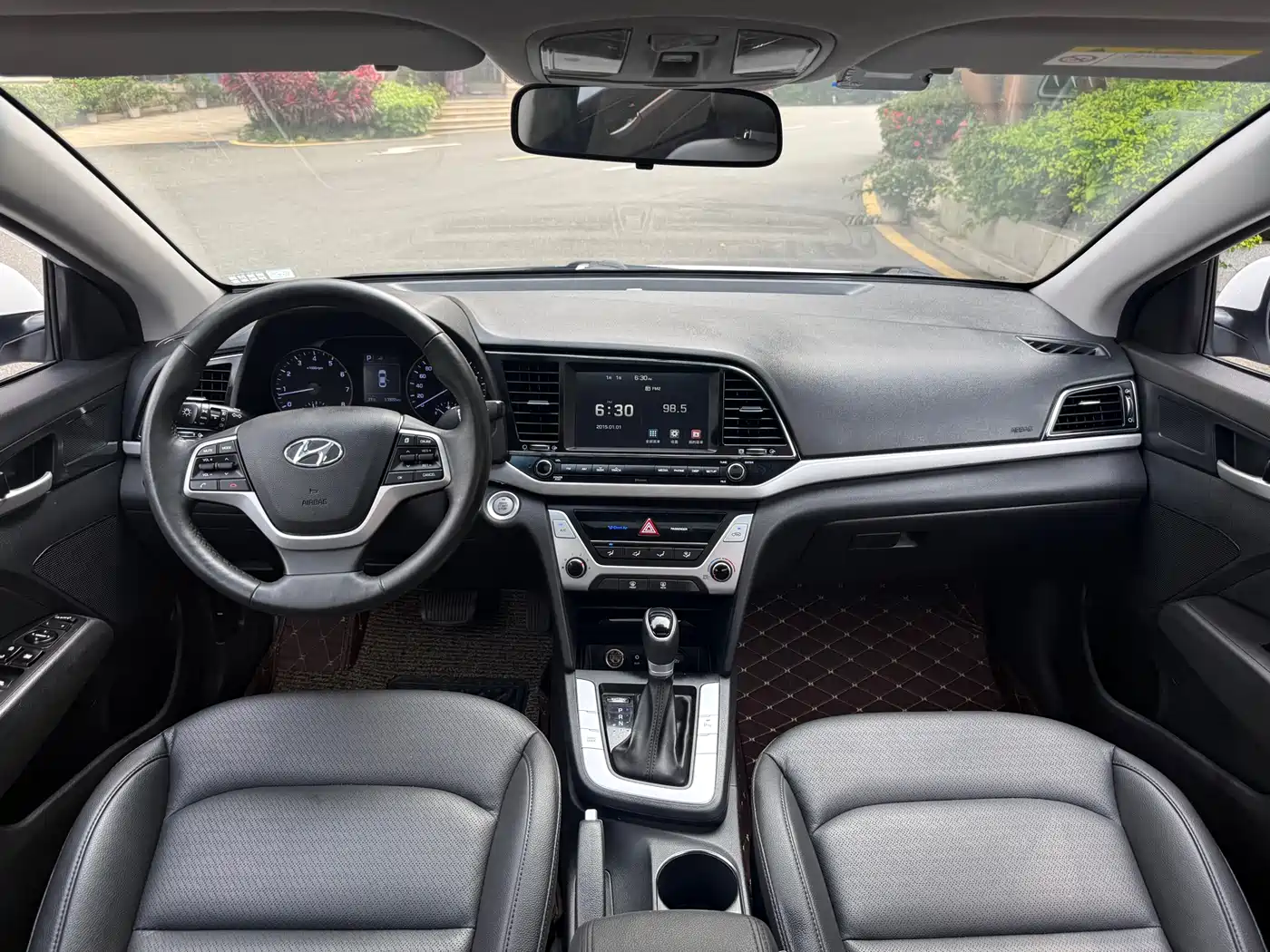 Hyundai Elantra 2016 1.6L Auto Smart·Luxury Edition фото 10