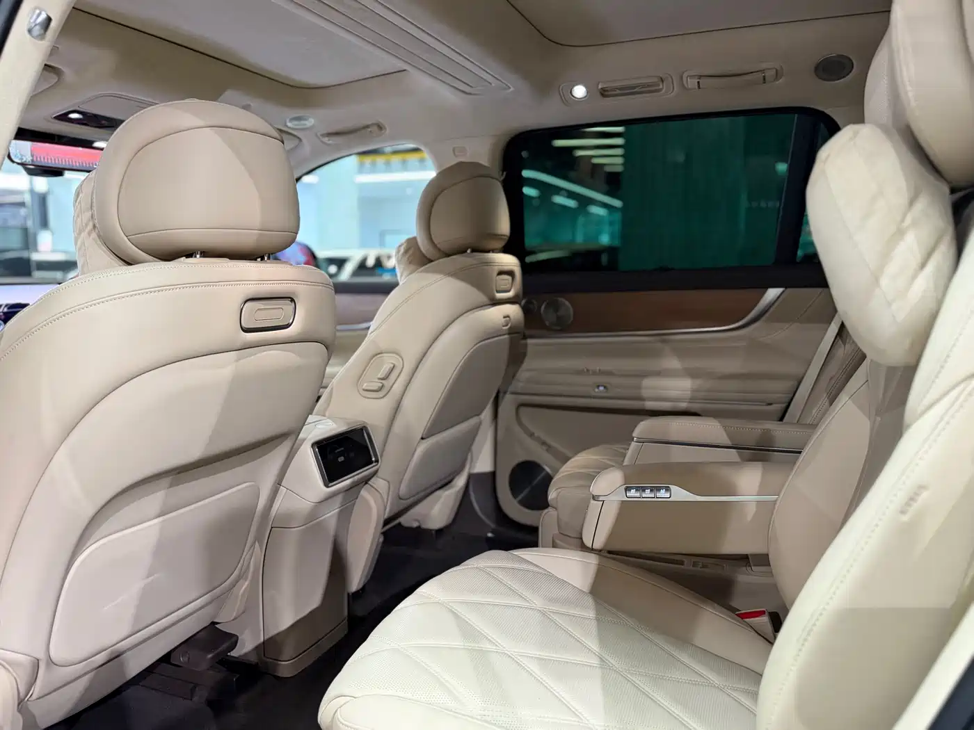 AITO Wenjie AITO M9 2025 Extended Range Ultra 52kWh 6-Seater фото 7