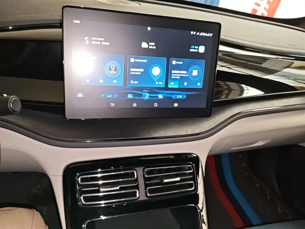 BYD Qin PLUS 2024 Glory Edition DM-i 55KM Leading фото 13