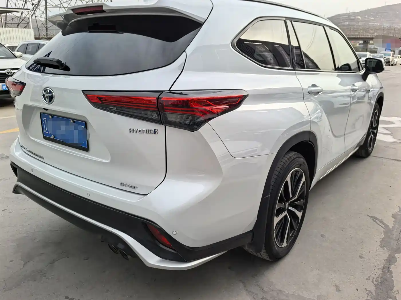 Toyota Crown Kluger 2022 2.5L HEV 4WD Premium Edition фото 6