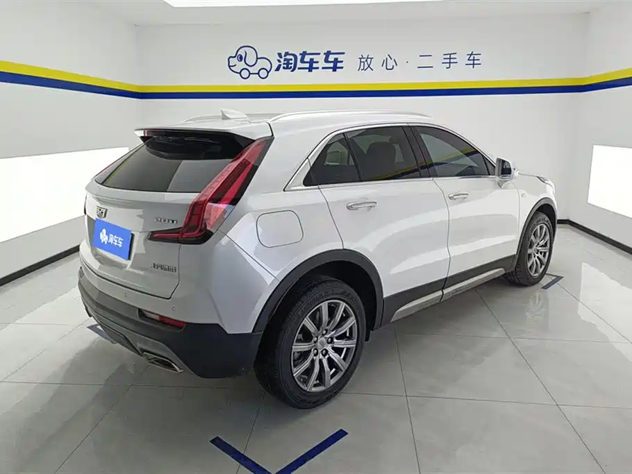 Cadillac XT4 2021 28T FWD Premium Edition фото 3