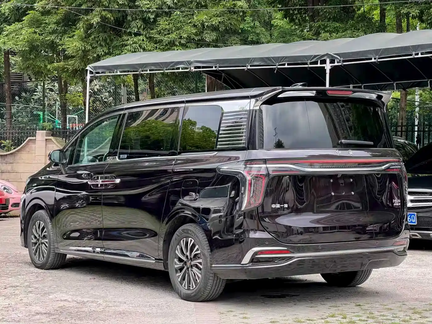 Hongqi HQ9 PHEV 2024 Model 2.0T AWD Business Edition фото 5