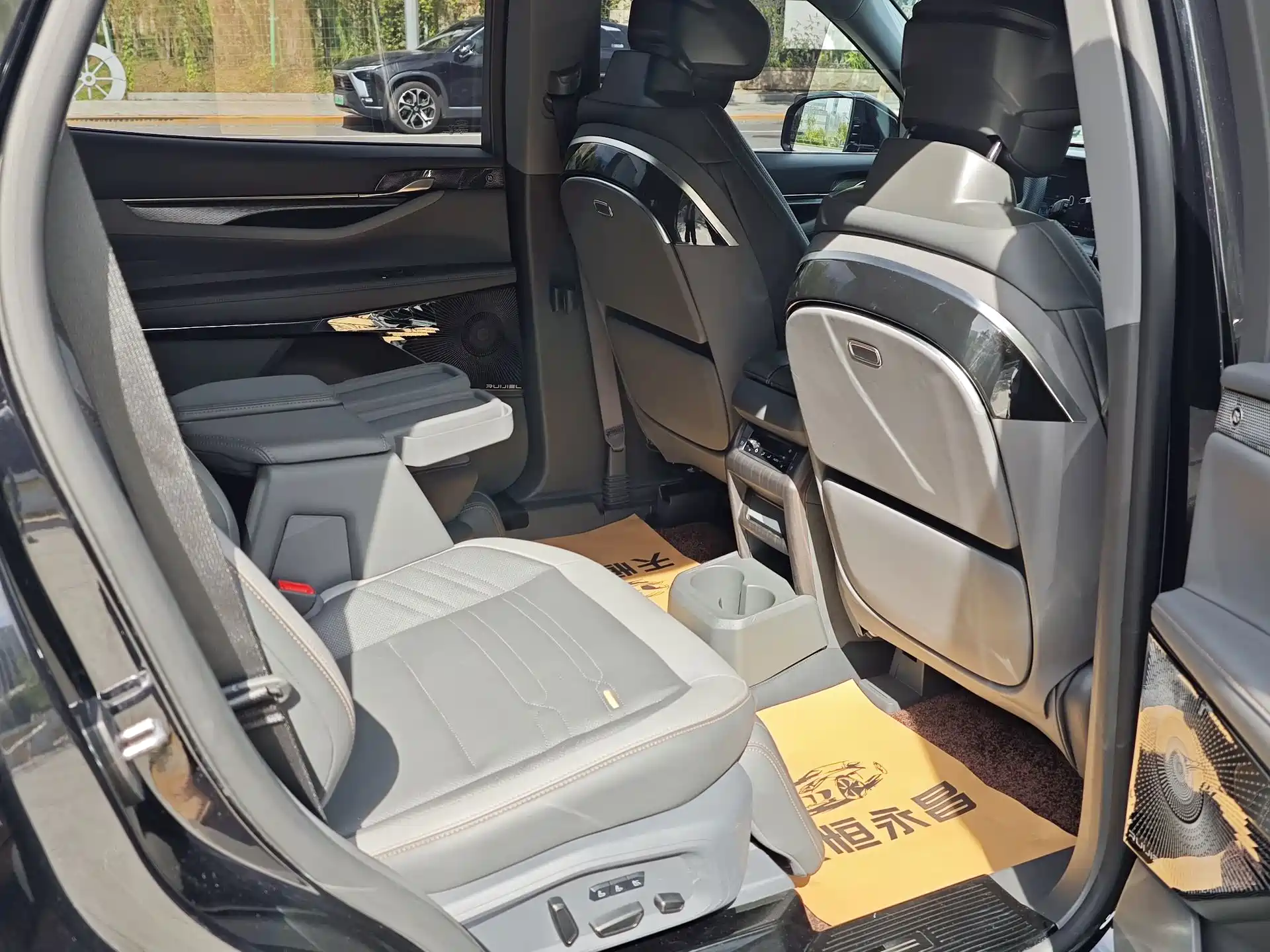 Фото 13 - Ford Edge