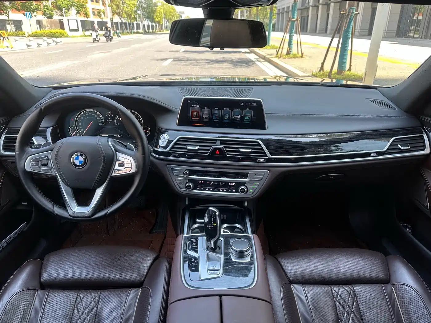 BMW 7 Series 2016 730Li Luxury фото 7