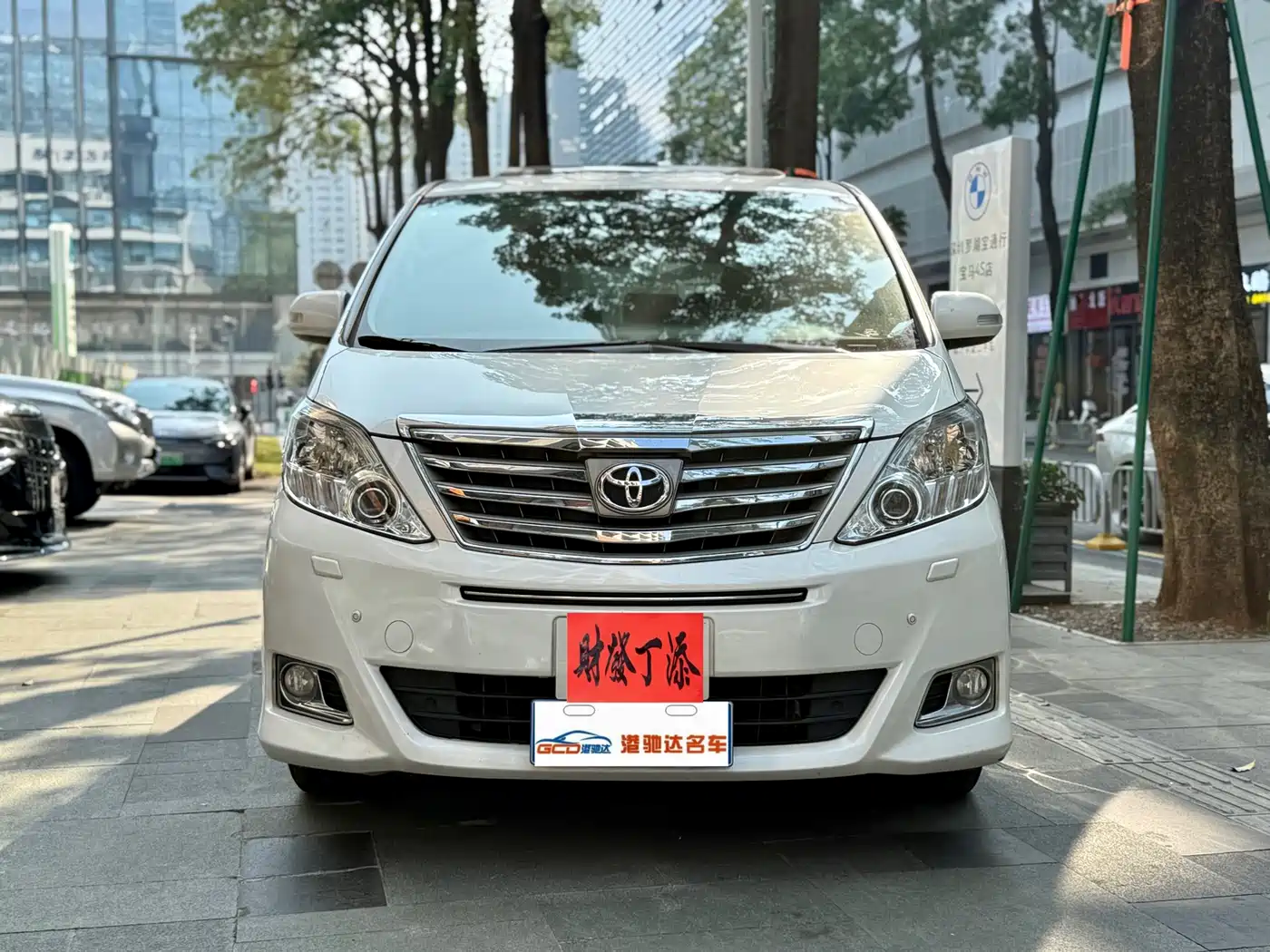 Toyota Alphard 2012 3.5L Luxury Edition фото 2