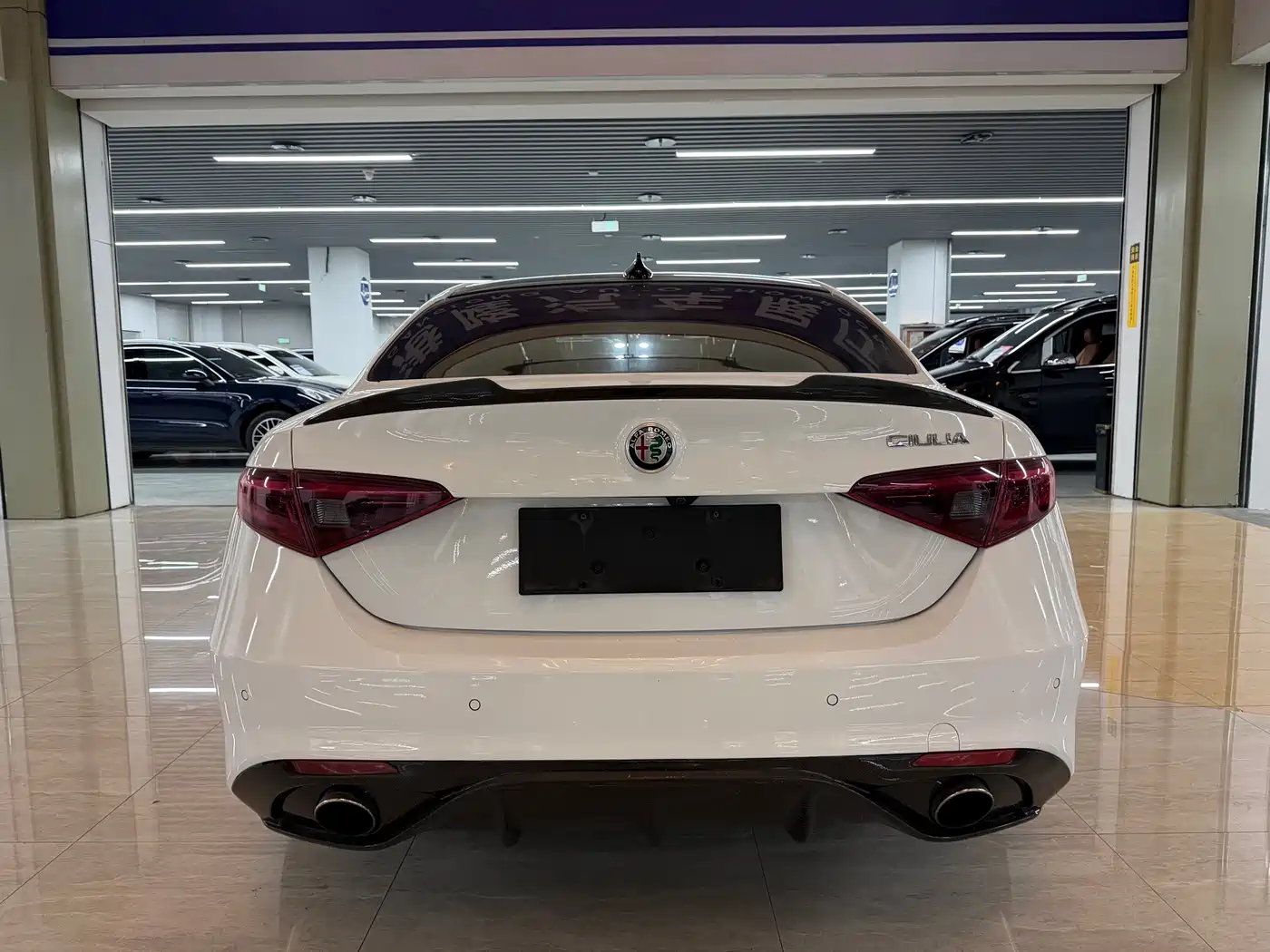 Alfa Romeo Giulia 2017 2.0T 280HP Luxury Edition фото 8