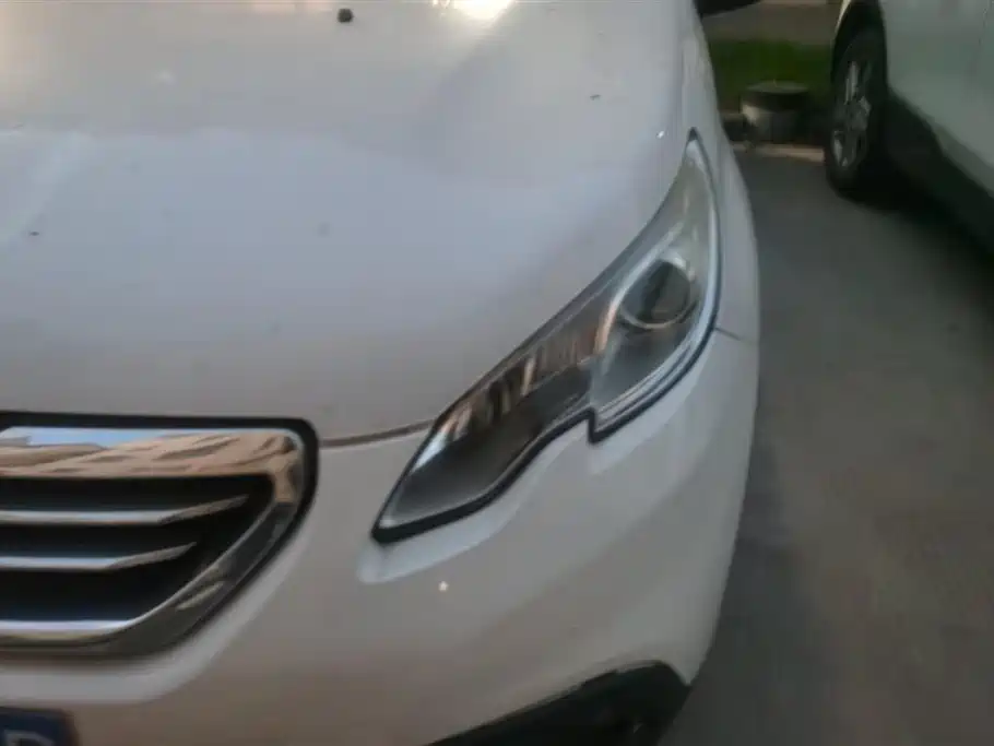 Peugeot 2008 2014 1.6L Automatic Fashion Edition фото 5