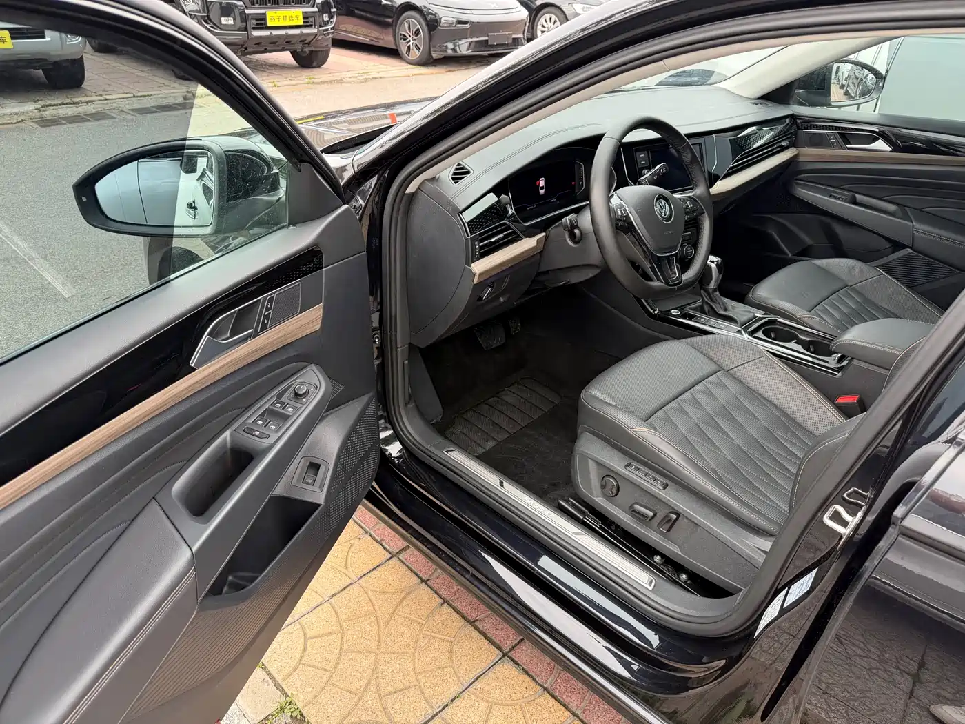 Volkswagen Passat 2019 330TSI Luxury Edition China VI фото 5