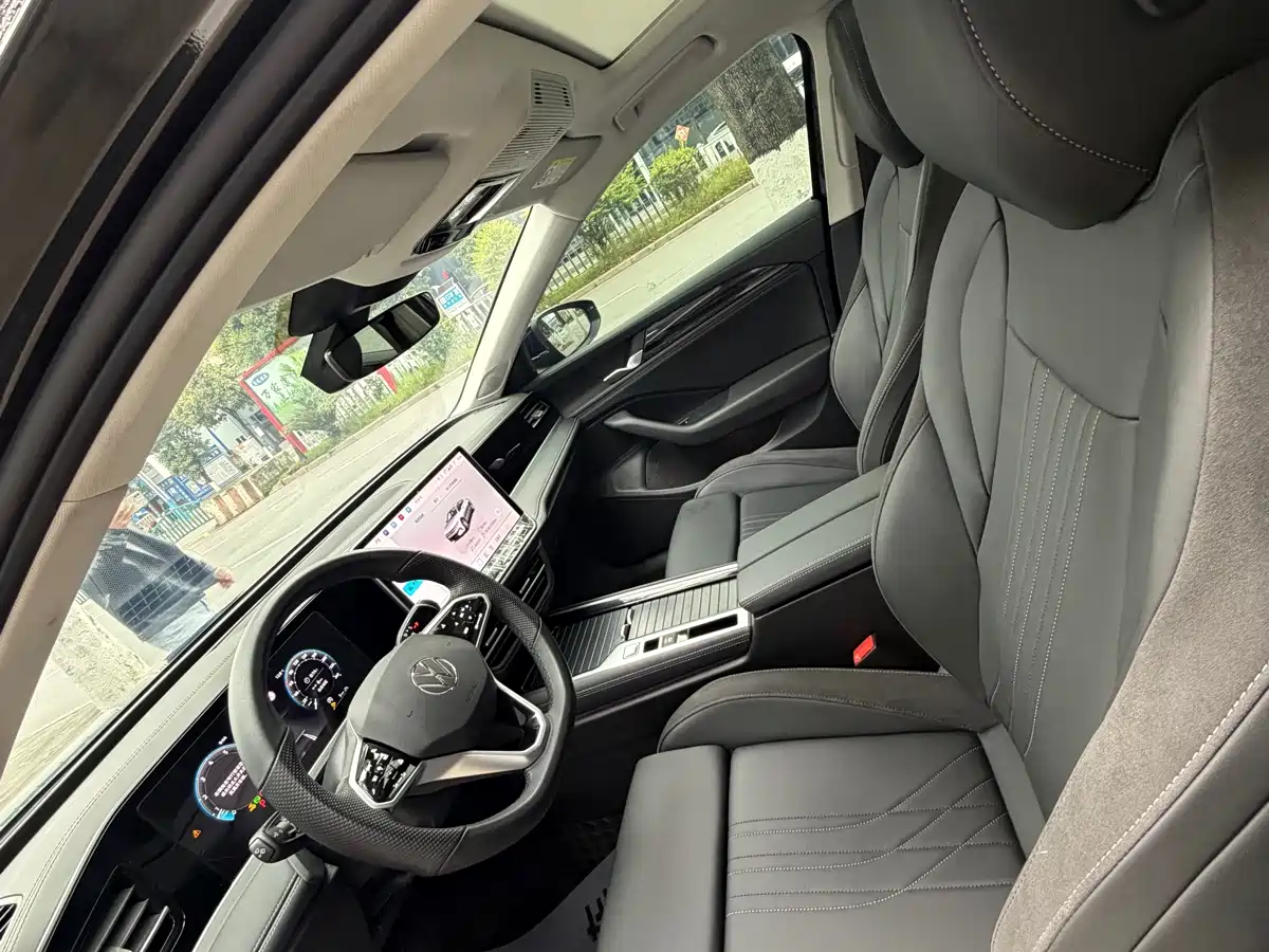 Volkswagen Magotan 2024 300TSI DSG Premium Edition (Eye-catching Package) фото 4
