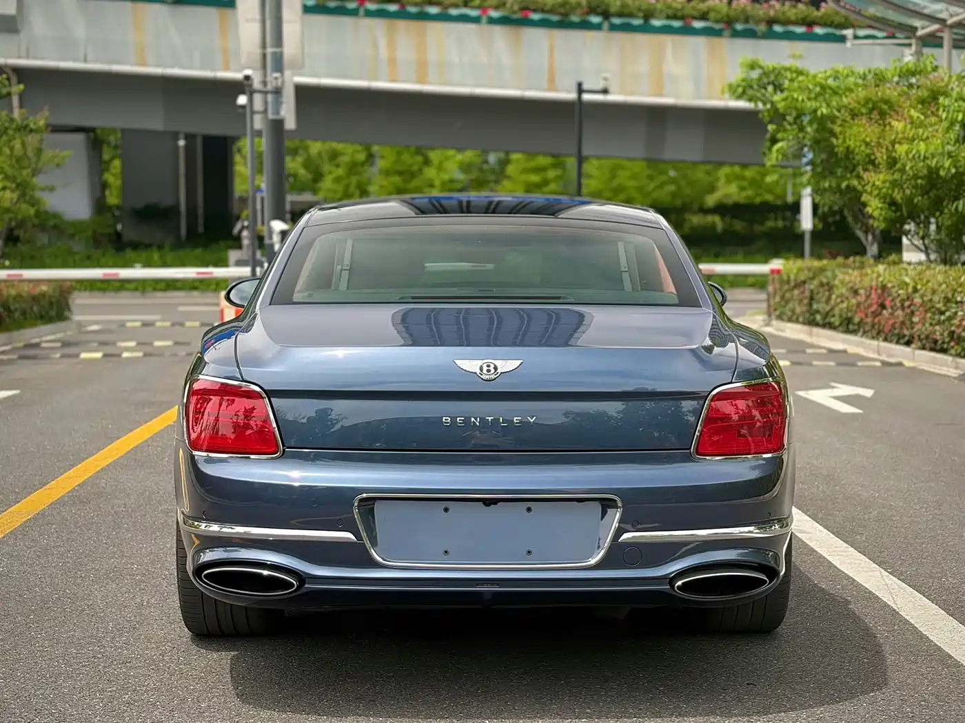 Bentley Flying Spur 2021 4.0T V8 Standard Version фото 3