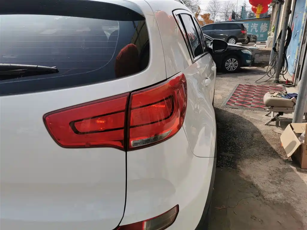 Kia Sportage 2015 2.0L Automatic 2WD GL фото 8