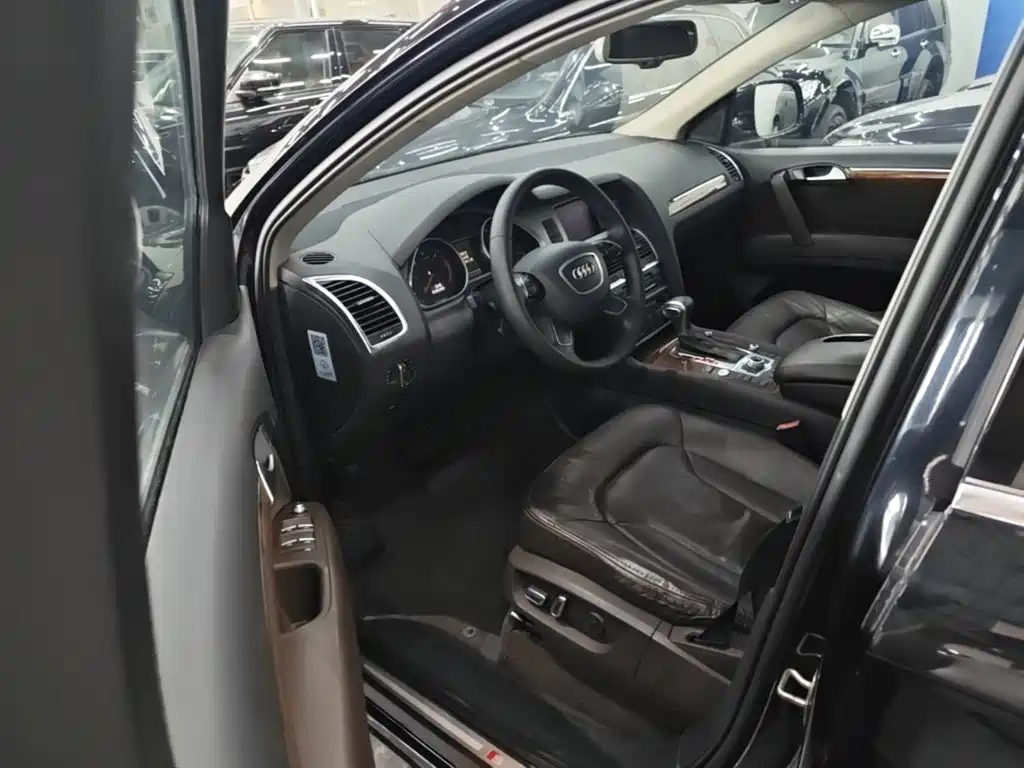 Фото 16 - Audi Q7