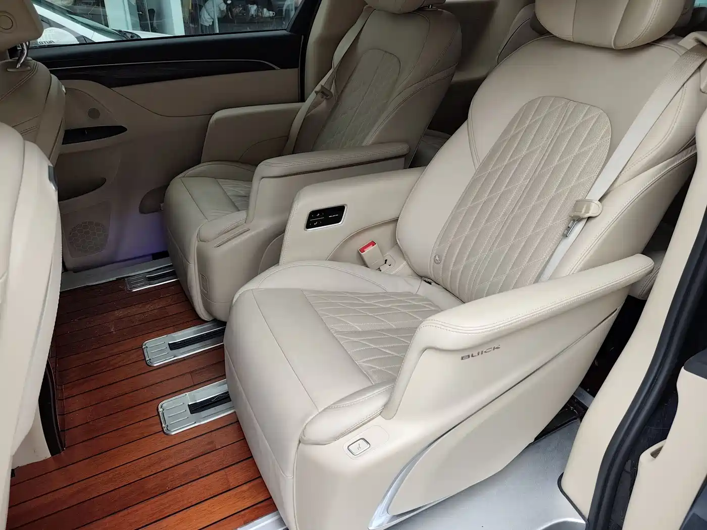 Buick GL8 2023 ES Landmaster Luxury фото 10