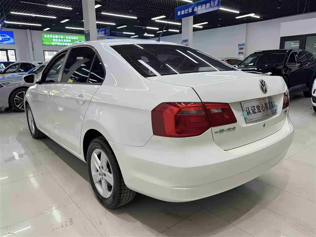 Volkswagen Jetta 2015 1.6L Manual Trend фото 6