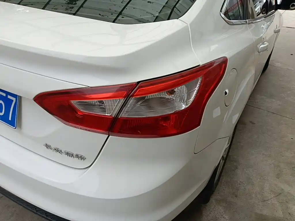 Фото 8 - Ford Focus