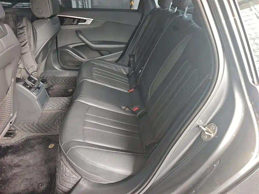 Audi A4L 2023 40 TFSI Luxury Sport фото 24