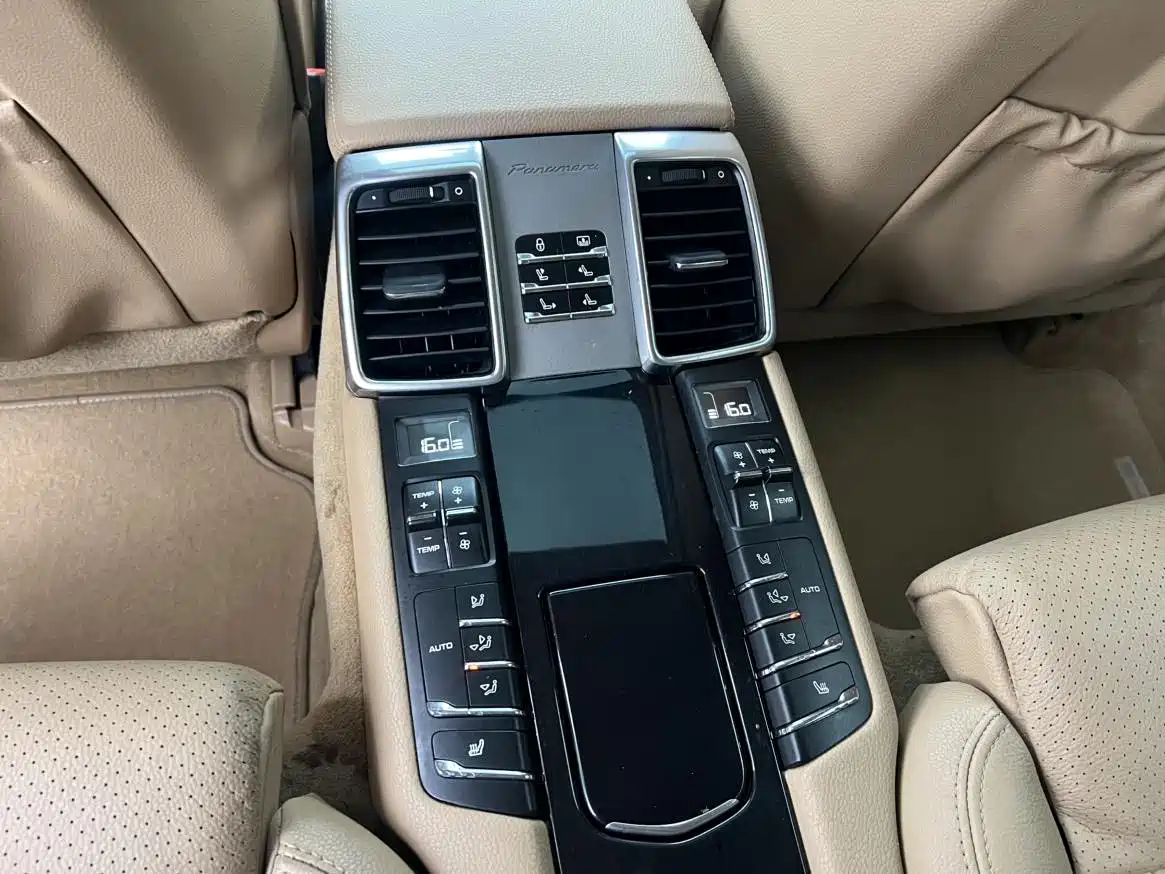 Porsche Panamera 2013 Panamera Platinum Edition 3.6L фото 8