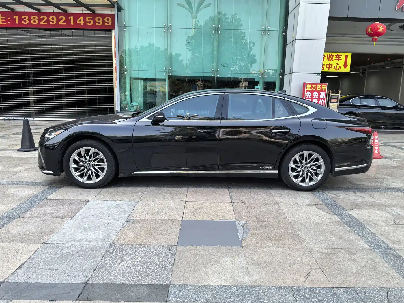 Фото 4 - Lexus LS