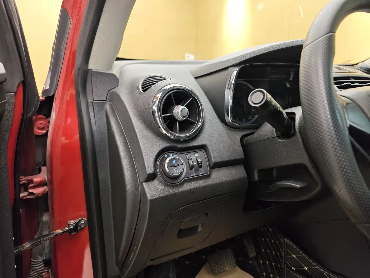 Chevrolet Trax 2016 1.4T Automatic 2WD Comfort Sunroof Edition фото 11