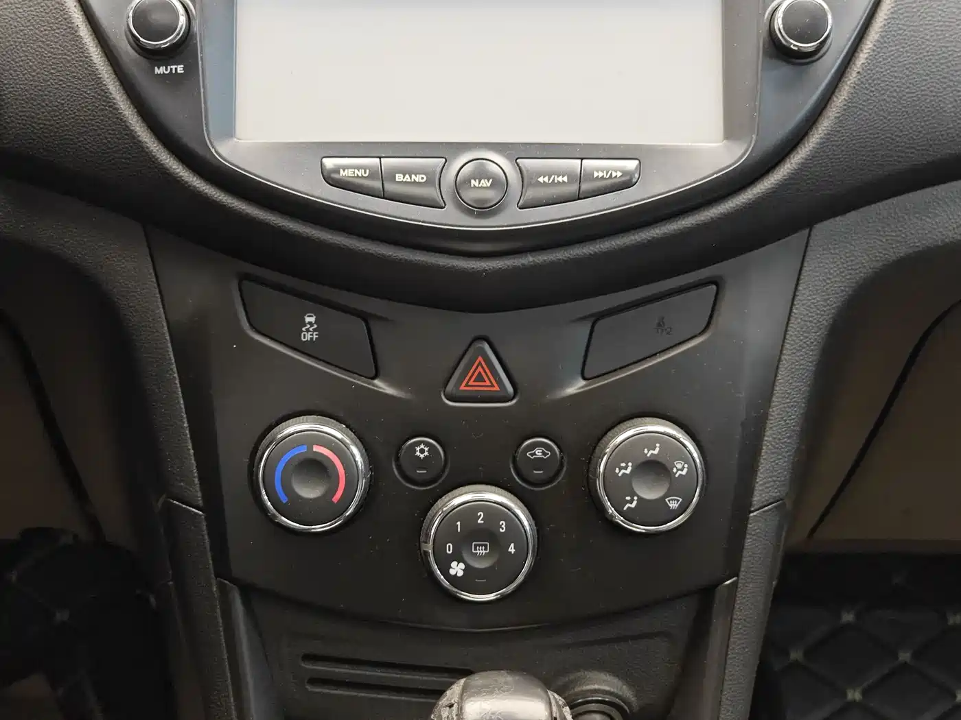 Chevrolet Trax 2016 1.4T Automatic 2WD Comfort Sunroof Edition фото 16