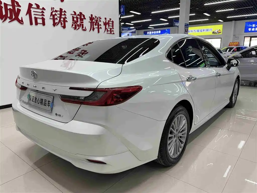 Toyota Camry 2024 Hybrid 2.0HGVP Luxury Edition фото 4