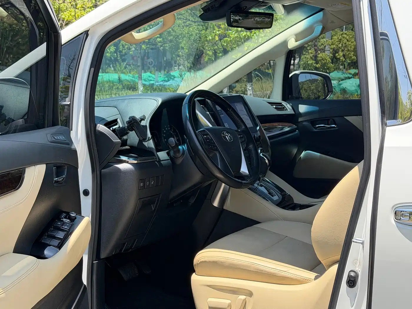 Toyota Alphard 2021 Hybrid 2.5L Premium фото 8
