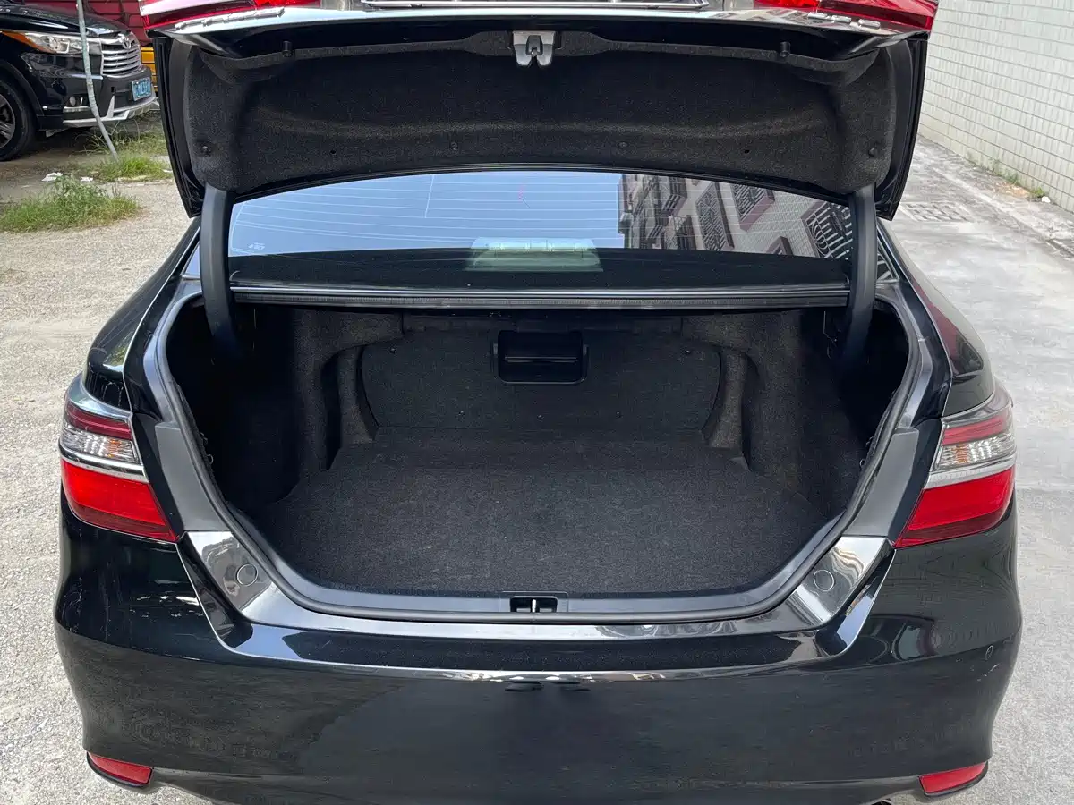 Toyota Camry 2017 2016 2.0G 10th Anniversary Leading Edition
