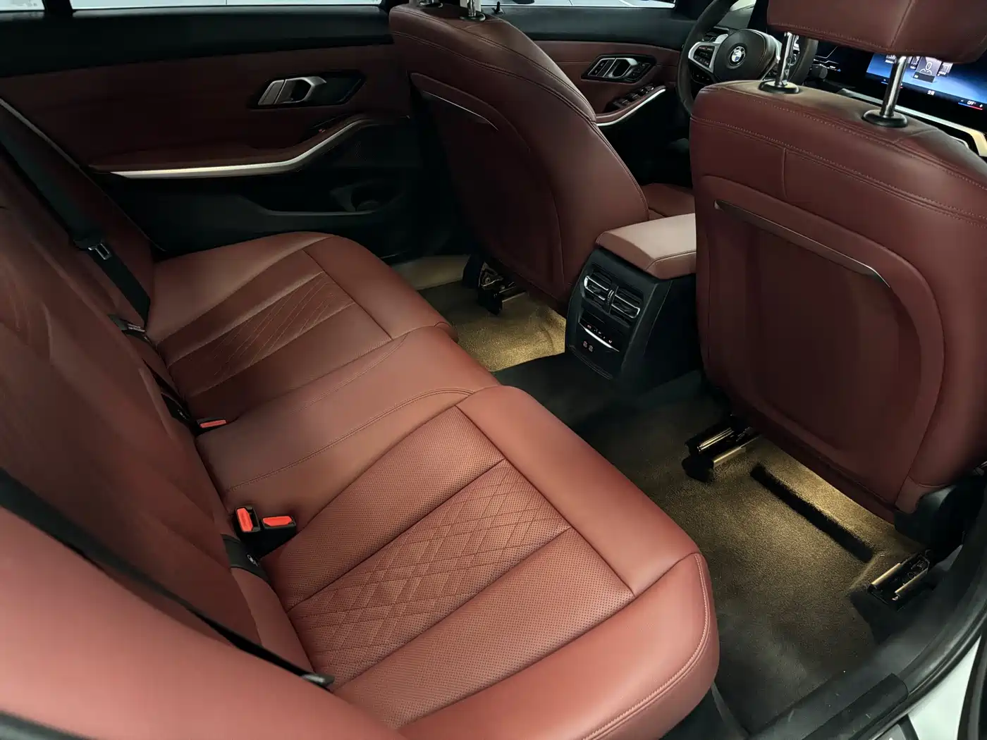 BMW 3 Series 2023 320Li M Sport Package фото 9