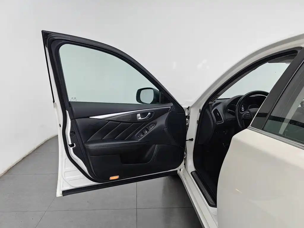 Infiniti Q50L 2015 2015 2.0T Comfort