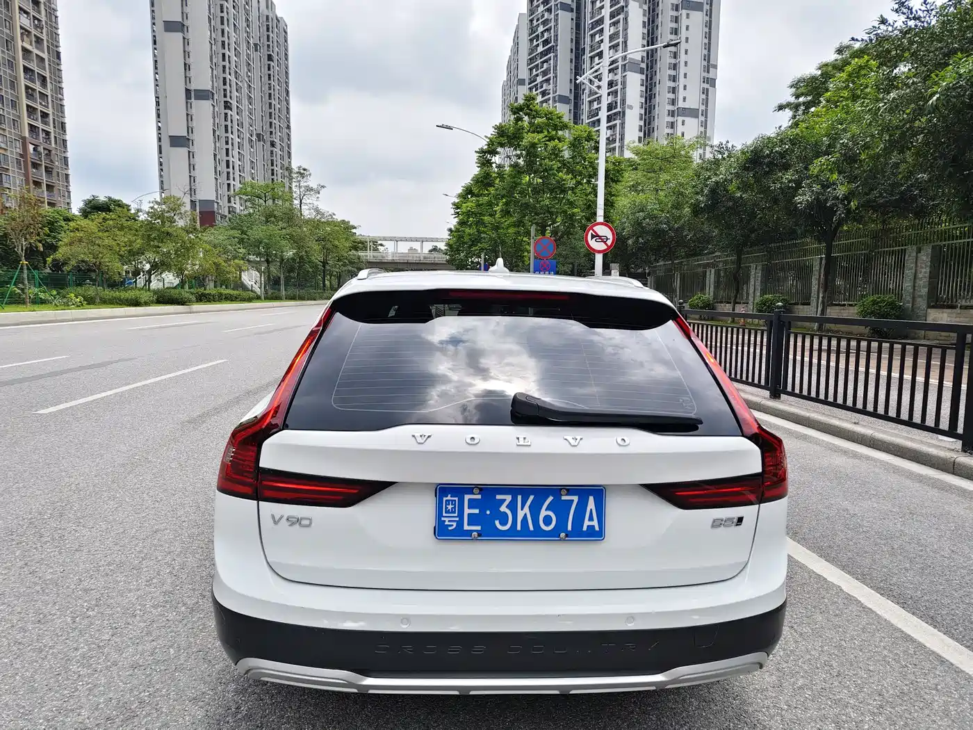VOLVO V90