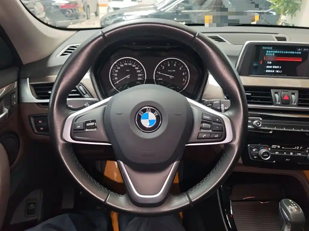 BMW X1 2018 sDrive18Li Premium Model фото 11