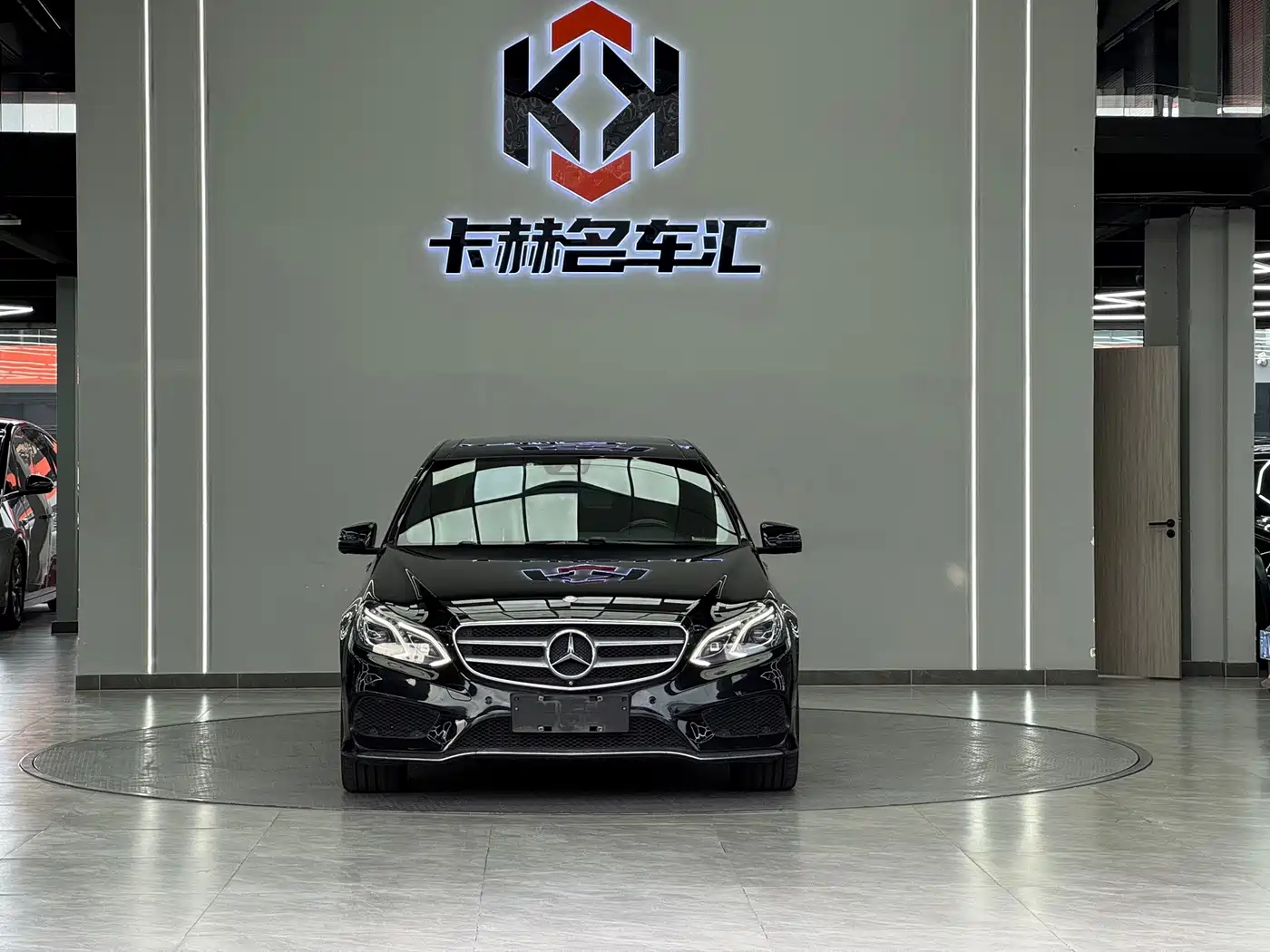 Фото 2 - Mercedes-Benz E-Class
