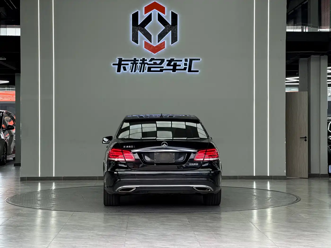 Фото 5 - Mercedes-Benz E-Class