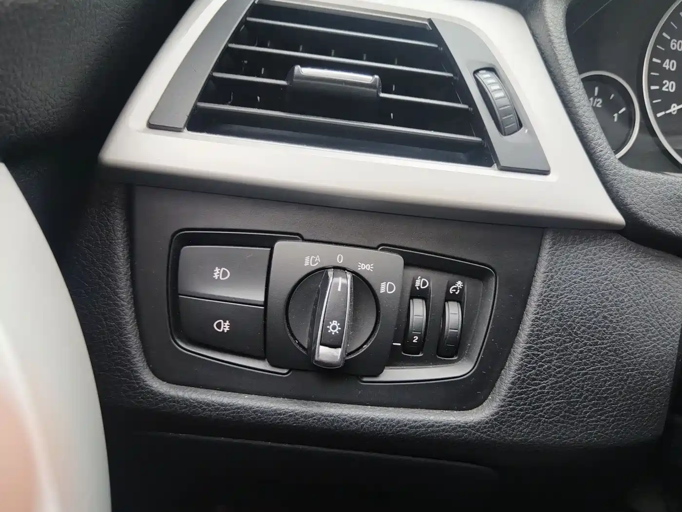 BMW 3 Series 2013 316i Progressive фото 15