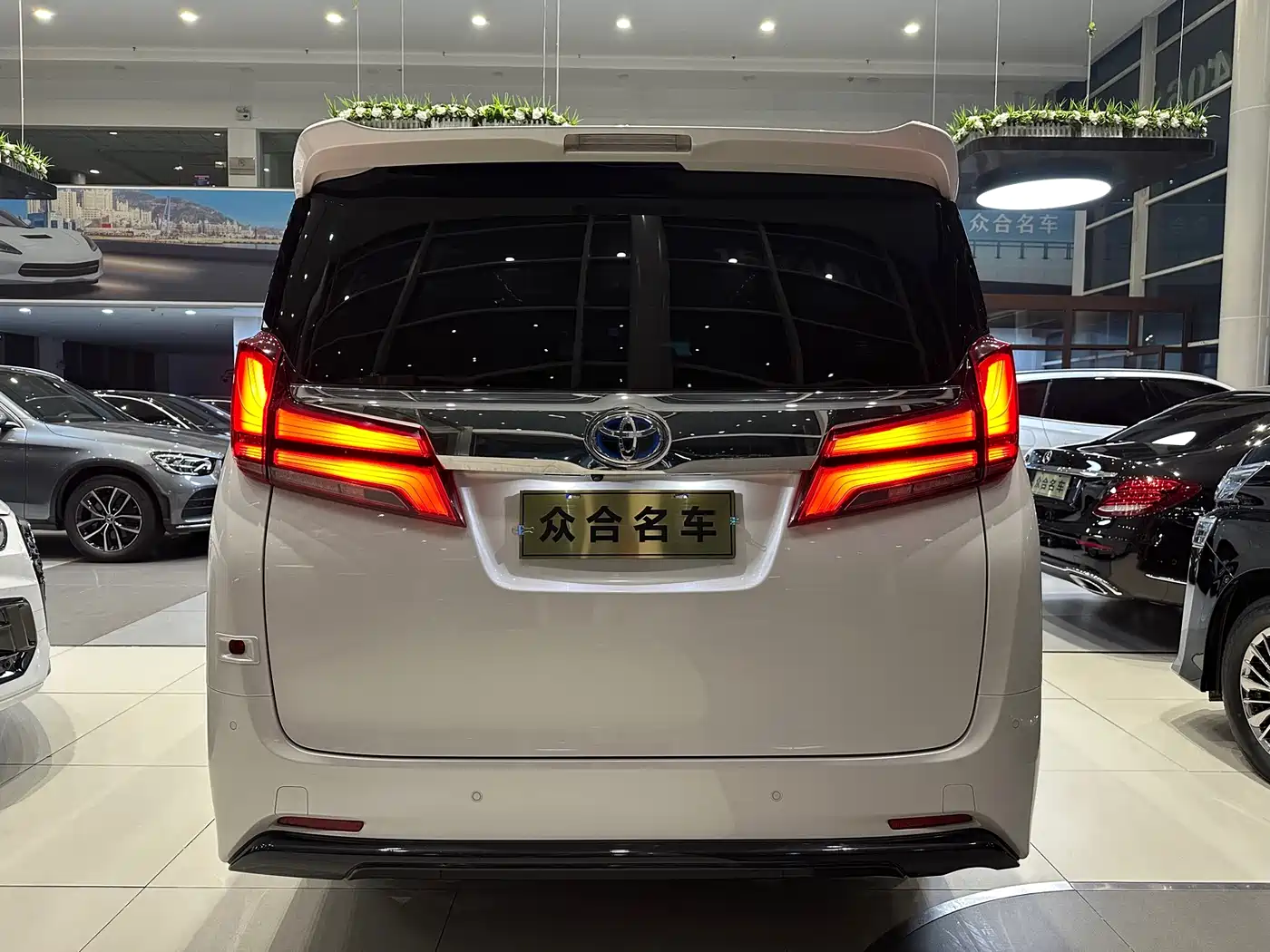 Toyota Alphard 2020 Hybrid 2.5L Premium Edition фото 5