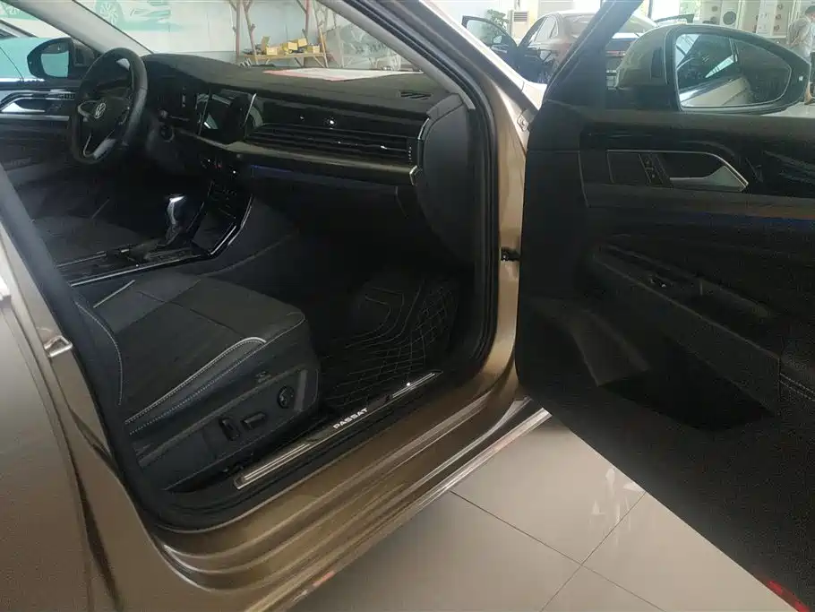 Volkswagen Passat 2022 330TSI Starry Sky Premium Edition фото 8