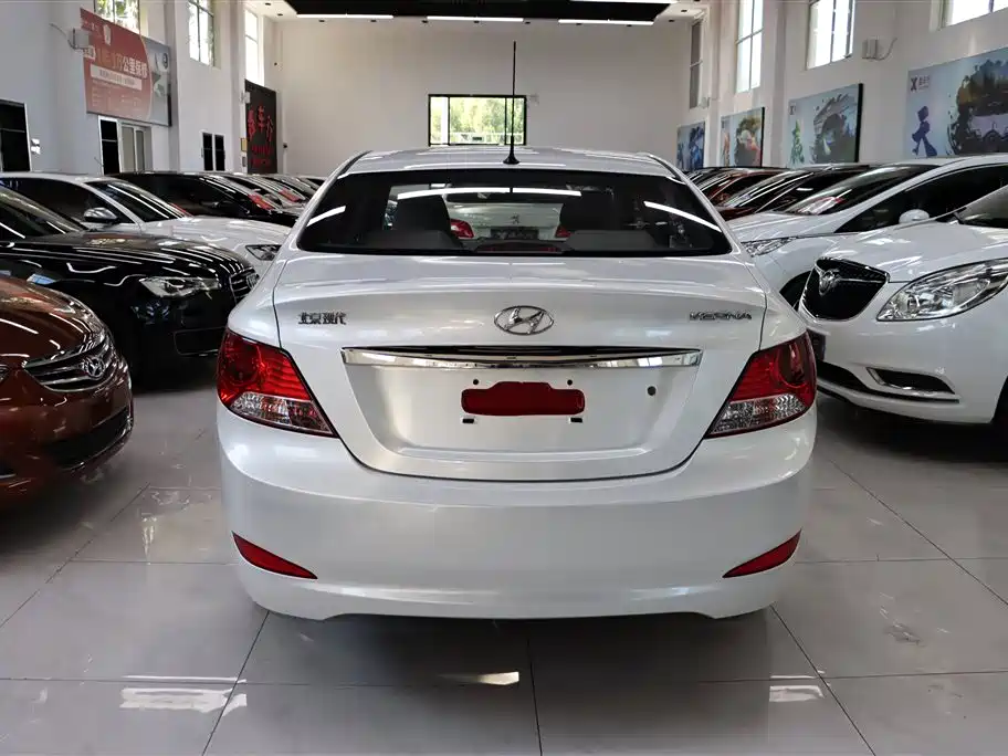 Hyundai Verna 2010 Sedan 1.4L Automatic Comfort GS фото 9