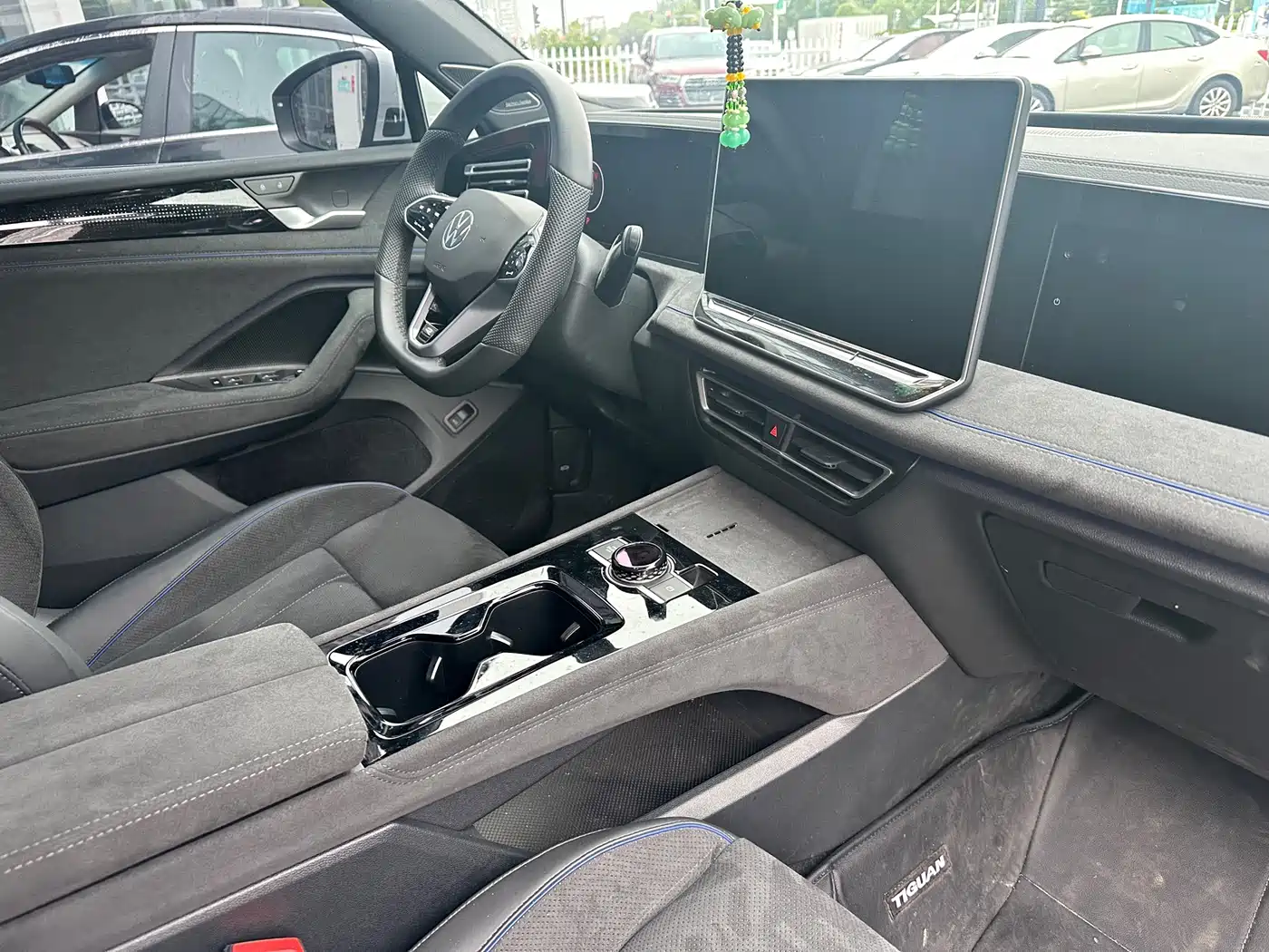 Volkswagen Tiguan L 2024 PRO 380TSI 4WD R-Line Premium Edition фото 6