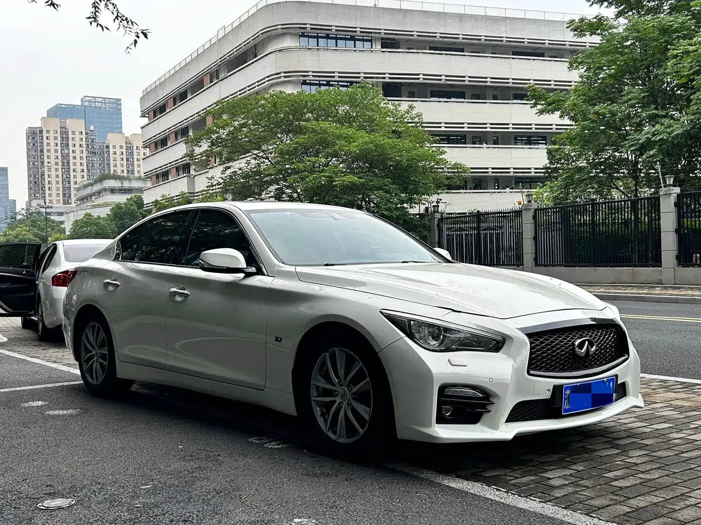 Infiniti Q50 2015 2014 3.7L Comfort Edition