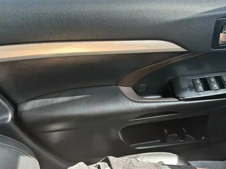 Toyota Highlander 2018 2.0T 4WD Premium 7-seater (China V) фото 8