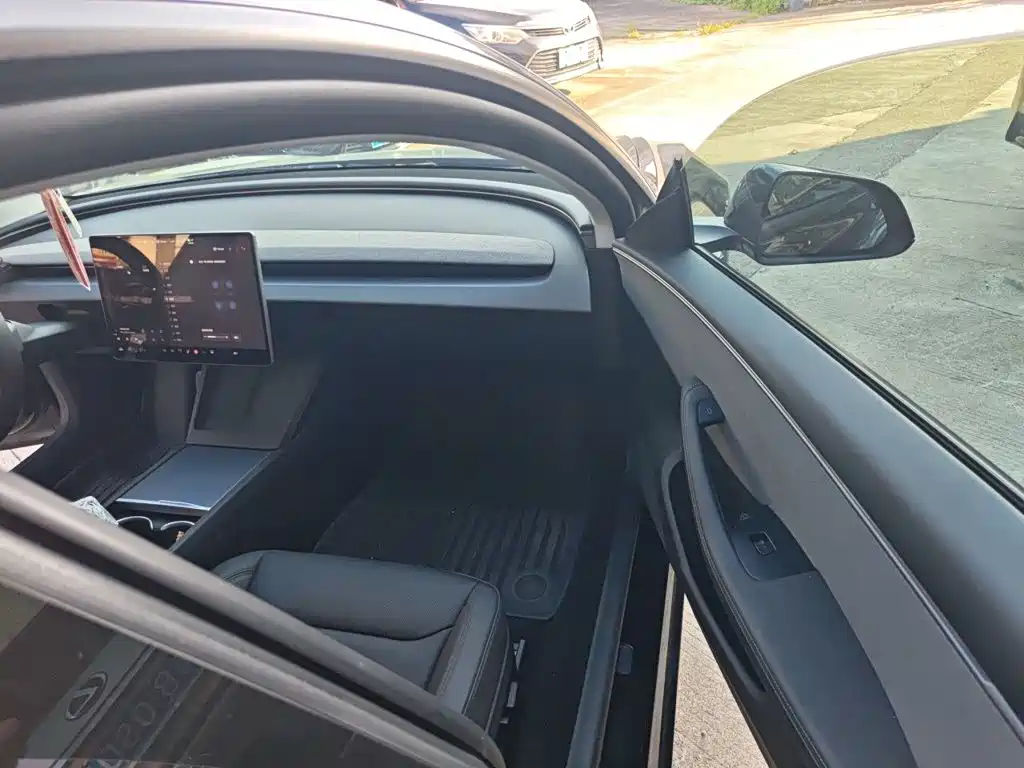 Tesla Model 3 2026 2025 Model Year Facelift Long Range Rear-Wheel Drive