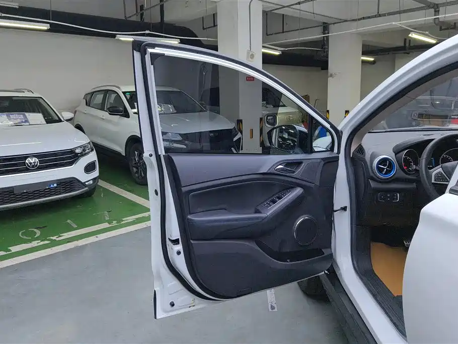 BYD Yuan New Energy 2018 EV360 Smart Connected Cool Edition фото 7