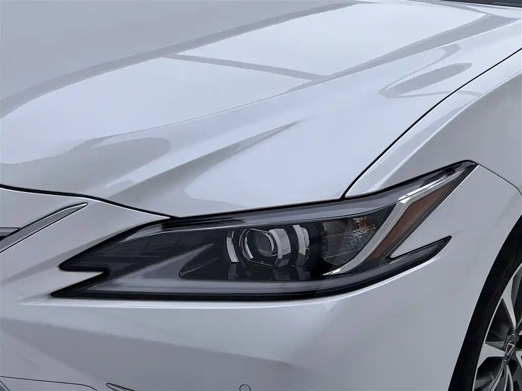 Lexus ES 2022 200 Excellence Edition фото 9
