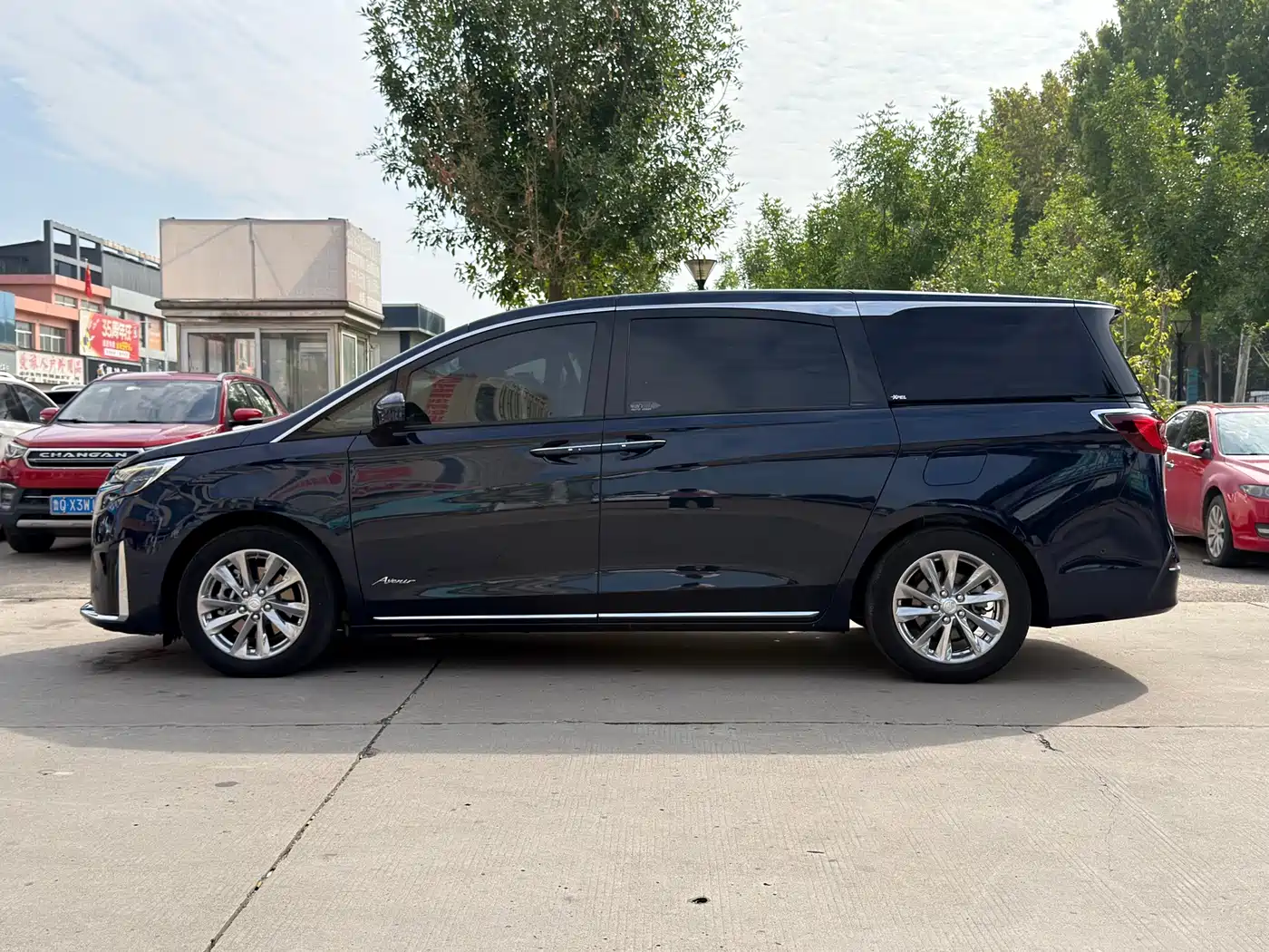 Photo 3 - Buick GL8