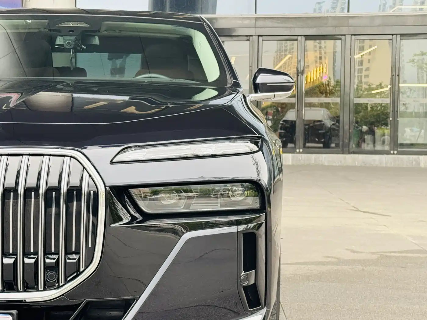BMW 7 Series 2023 Model 740Li Leading M Sport Package фото 7